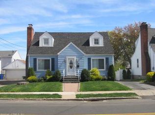 695 Thorme St, Bridgeport, CT 06606