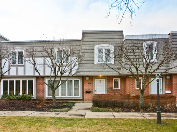 664 Lyons Cir, Highland Park, IL 60035