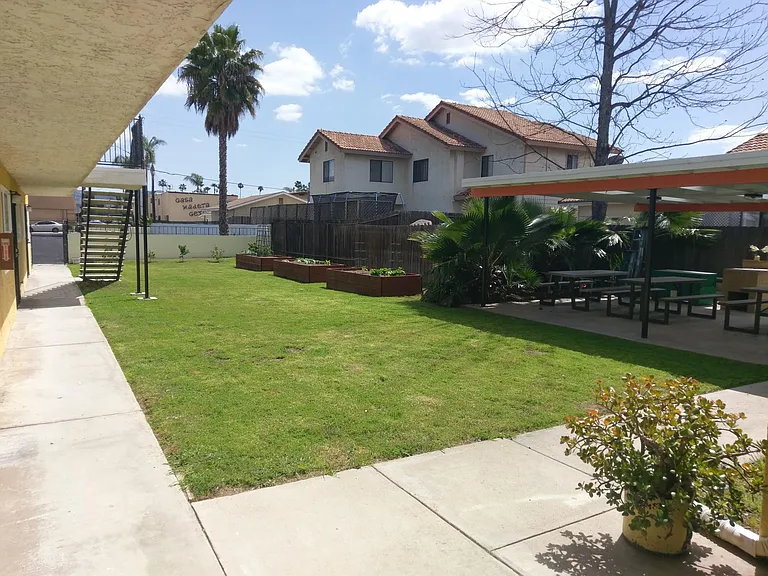 876 Cherrywood Way — Photo 3