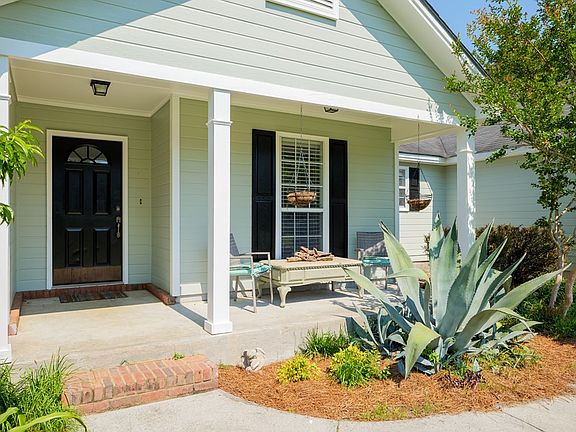 3rd image of 3903 Stratford Cir