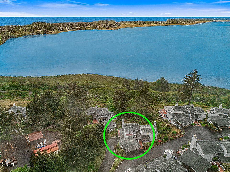 1st image of 4 Bluffs Dr