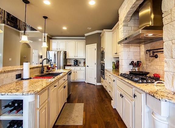 3rd image of 4203 Grand Vista Cir
