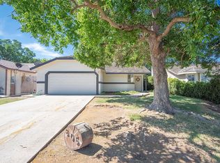 1052 N Steven Ave, Farmersville, CA 93223