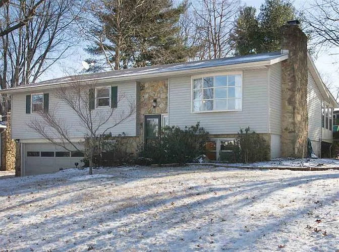538 N Plymouth Rd photo 1