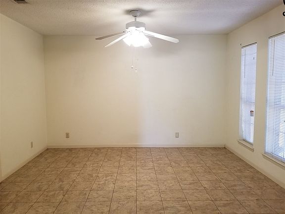 3rd image of 8335 Willow Bend Dr