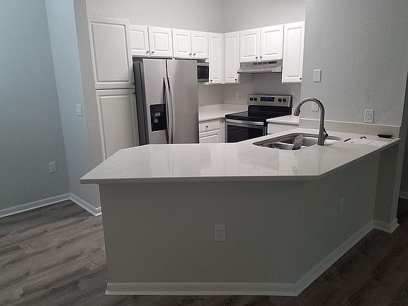 3rd image of 60 Fenwick Hall Aly APT 721