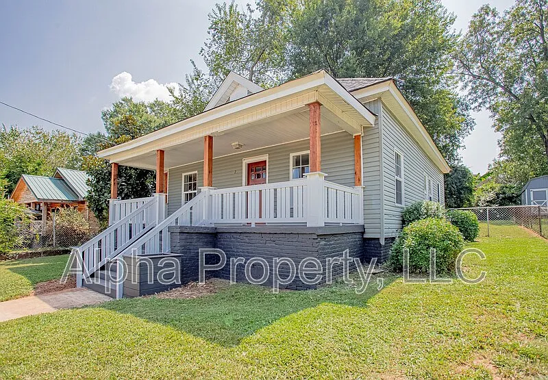 2 bed, 2.0 bath, 918 sqft, $1,395 — Photo 2