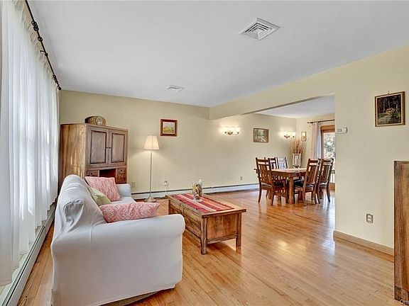 4th image of 5 Coventry Ct