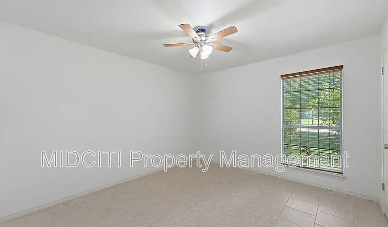 1233 Hollyhock Ln — Photo 26