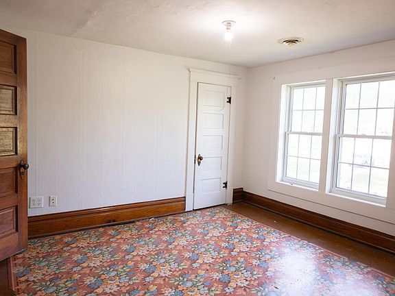 5th image of 104 Indiana Ave