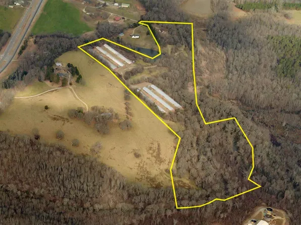 422 Banks Rd, Commerce, GA 30529