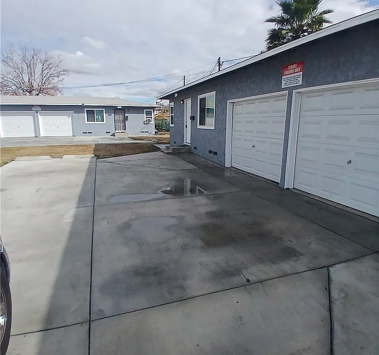8509 Fontana St