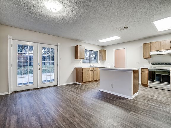 2nd image of 910 Village Br