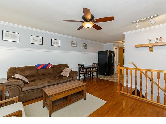 5th image of 75 Guylyn Dr