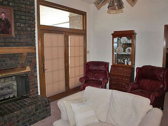 4th image of 812 NW Hampton Ct
