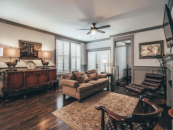 5th image of 2416C Chapel Ave