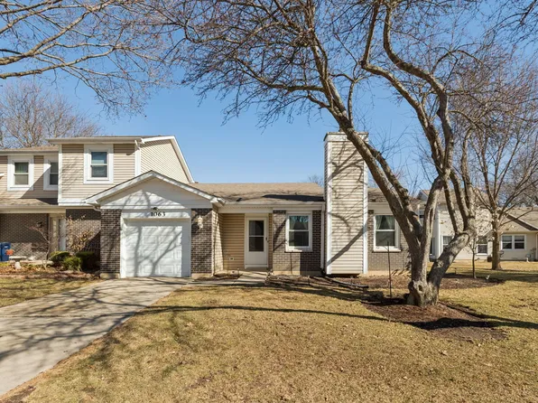 1063 Stonehedge Dr, Schaumburg, IL 60194