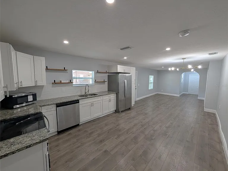 1608 E New Orleans Ave — Photo 5