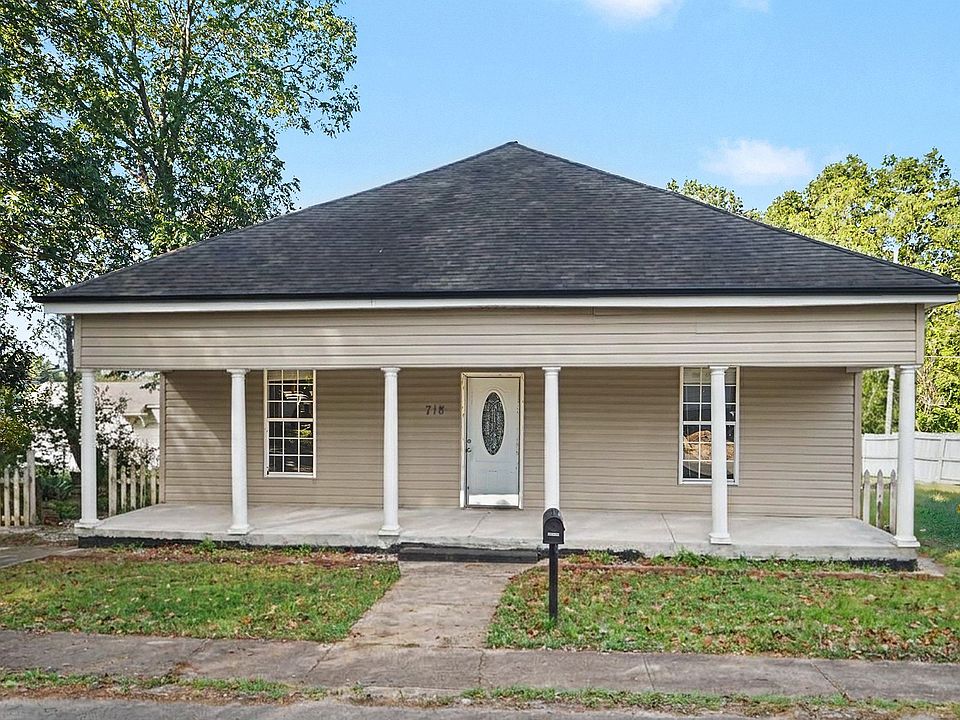 1st image of 718 Live Oak St