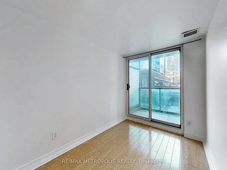 30 Grand Trunk Cres #502 — Photo 18