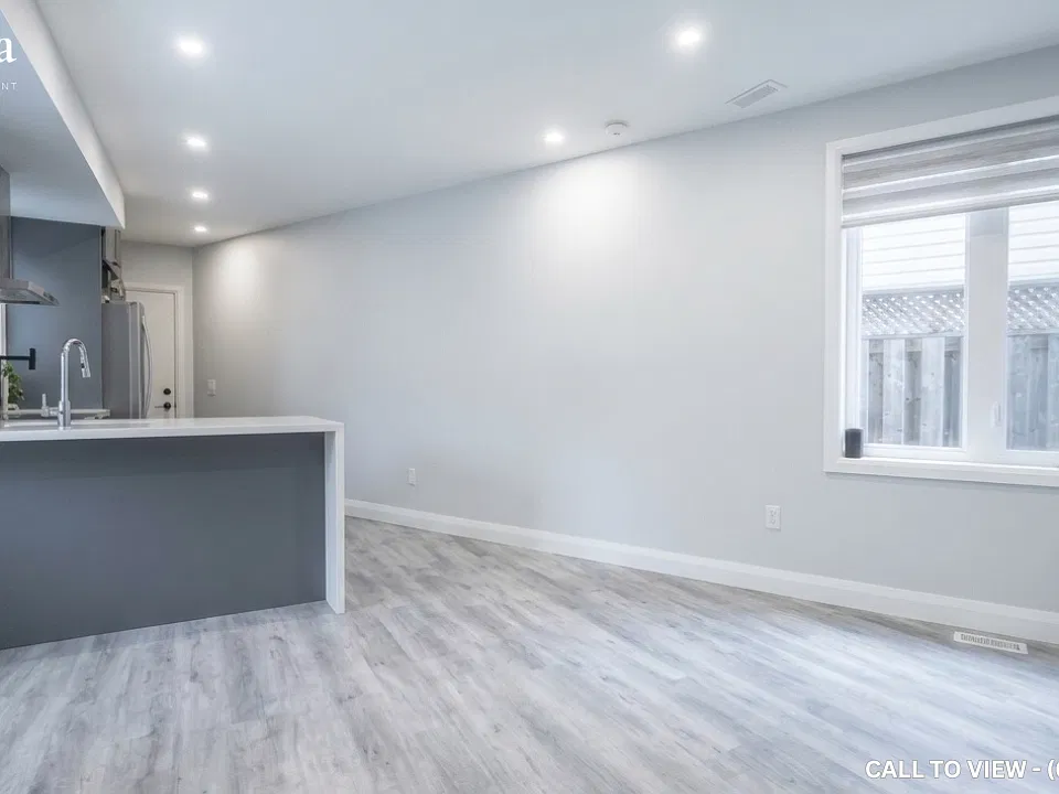 8 Banff Dr #3