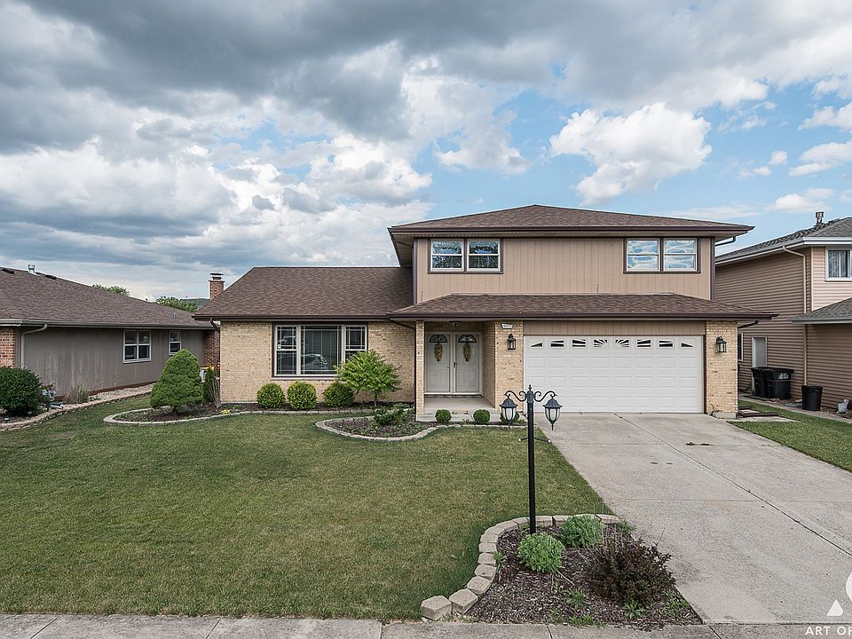 1st image of 15719 La Paz Ct
