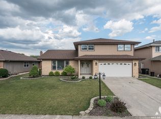 15719 La Paz Ct, Oak Forest, IL 60452