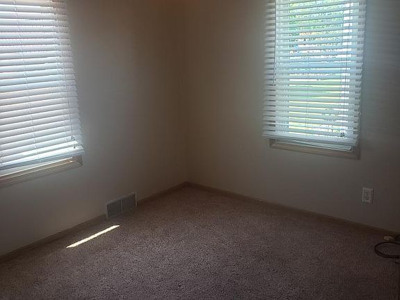 4th image of 1101 Parkway Dr