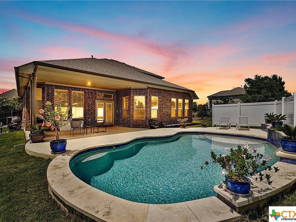 1st image of 304 Tangerine Dr
