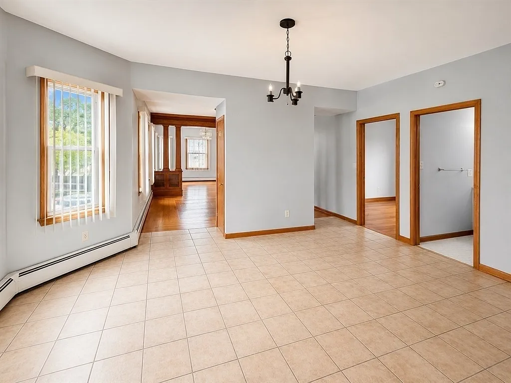 3 bed, 1400 sqft, $2,200 — Photo 4