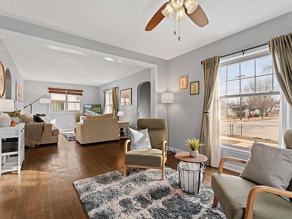 4th image of 1053 3rd Ave SE