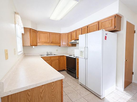 2nd image of 2454 Poplar Ln