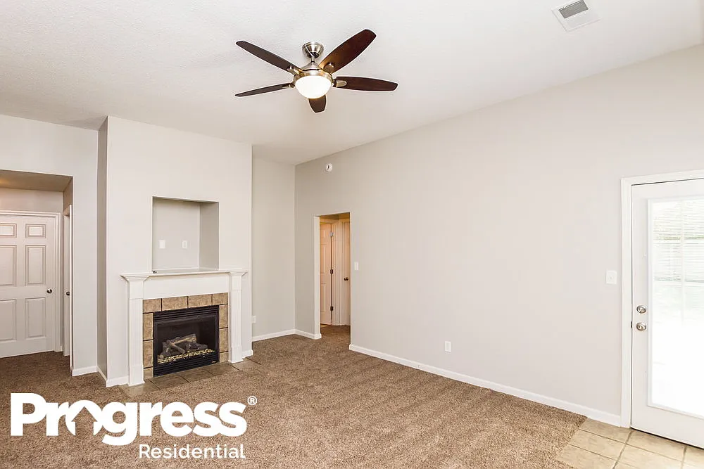 4 bed, 2.0 bath, 1725 sqft, $1,995 — Photo 2