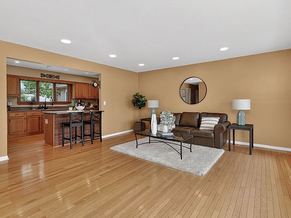 4th image of 700 E Turner Ave