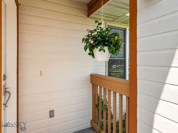 4th image of 1098 Longbow Ln #3F