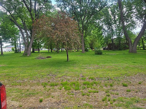 2nd image of 838 Country Lane Rd