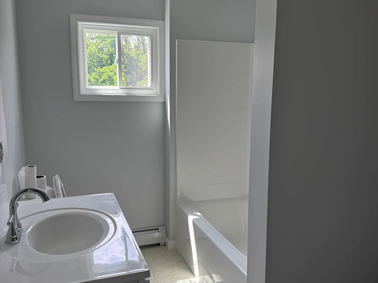 3 bed, 1200 sqft, $2,400 — Photo 3