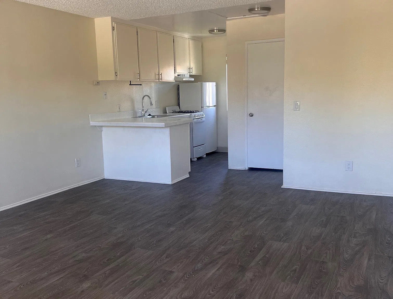 Studio, 400 sqft, $1,550 — Photo 2