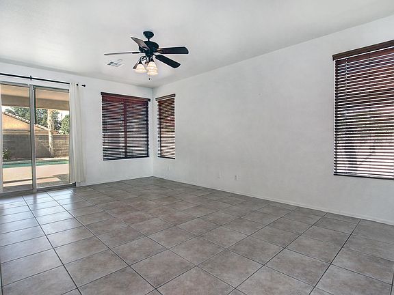 3rd image of 1382 W Roadrunner Dr