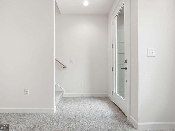 4th image of 2029 Memorial Dr #46