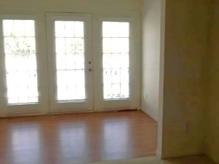 1904 Westgate Cir — Photo 7