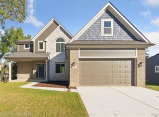 365 Hartland Dr, Troy, MI