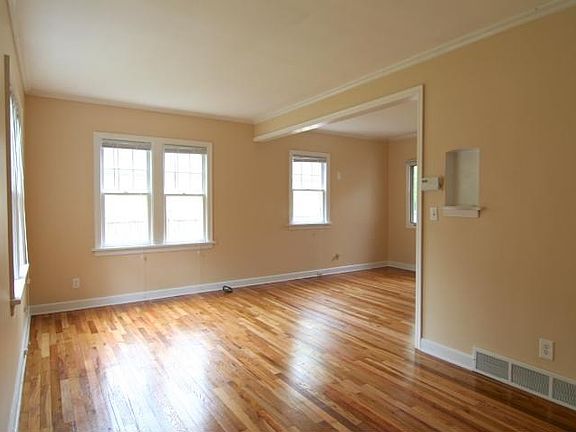 3rd image of 4552 31st Ave S