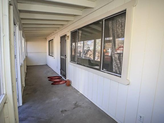 3rd image of 1104 W Aeroplane Blvd
