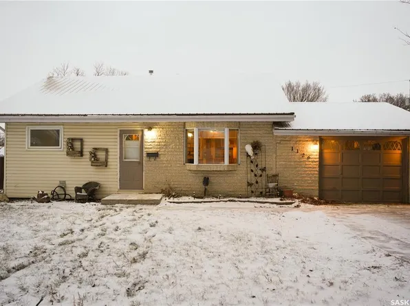 1126 Iroquois STREET W, Moose Jaw, SK S6H 5B9
