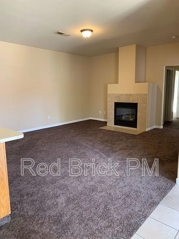 3 bed, 2.0 bath, 1145 sqft, $1,745 — Photo 3
