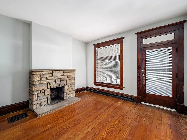 1230 Indianola Ave — Photo 9