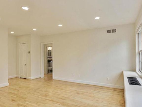 2nd image of 1818 W Abingdon Dr APT 102