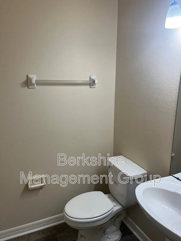 3 bed, 2.5 bath, 1534 sqft, $1,825 — Photo 4