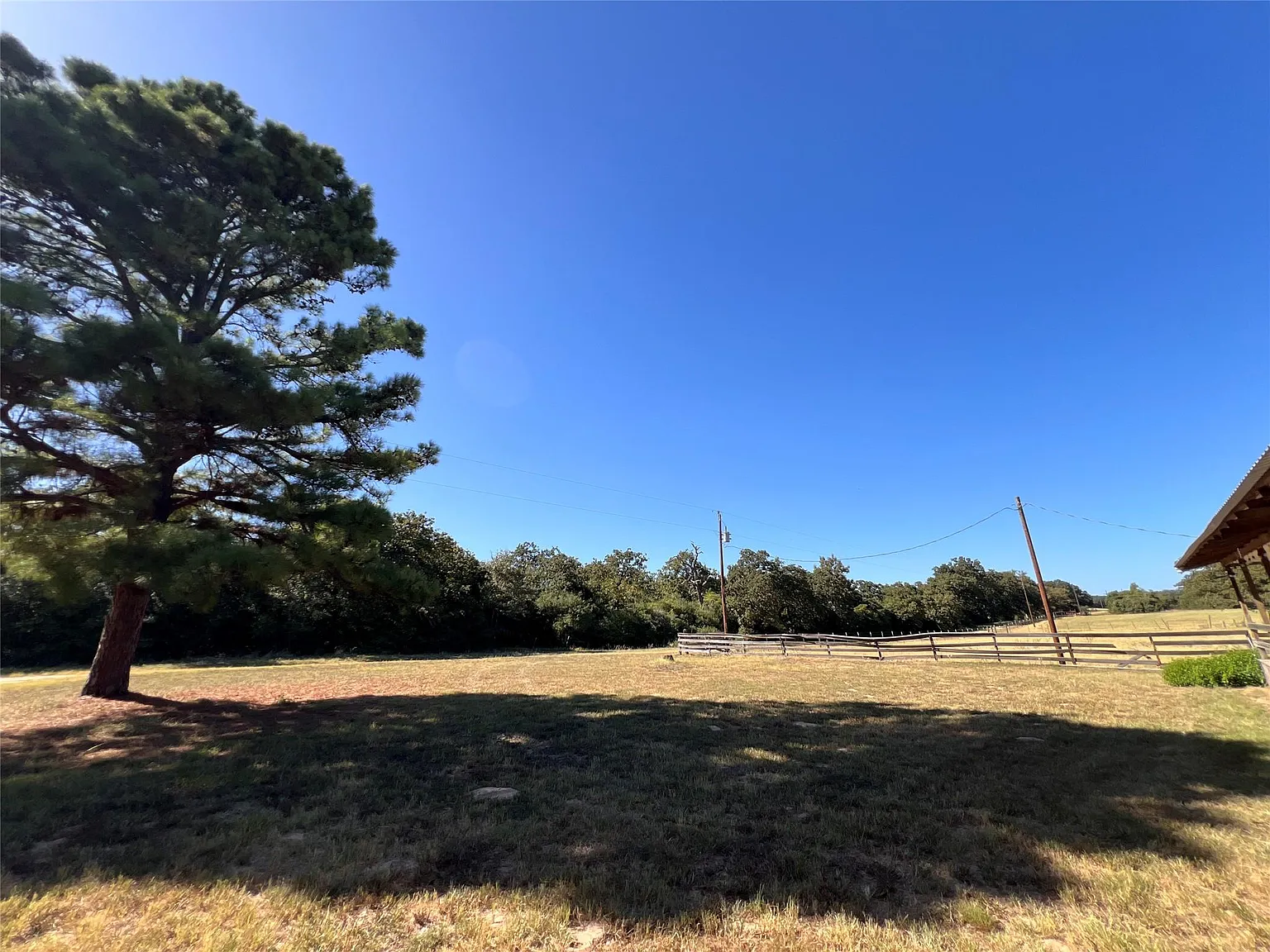 3 bed, 2.0 bath, 1040 sqft, $1,200 — Photo 3